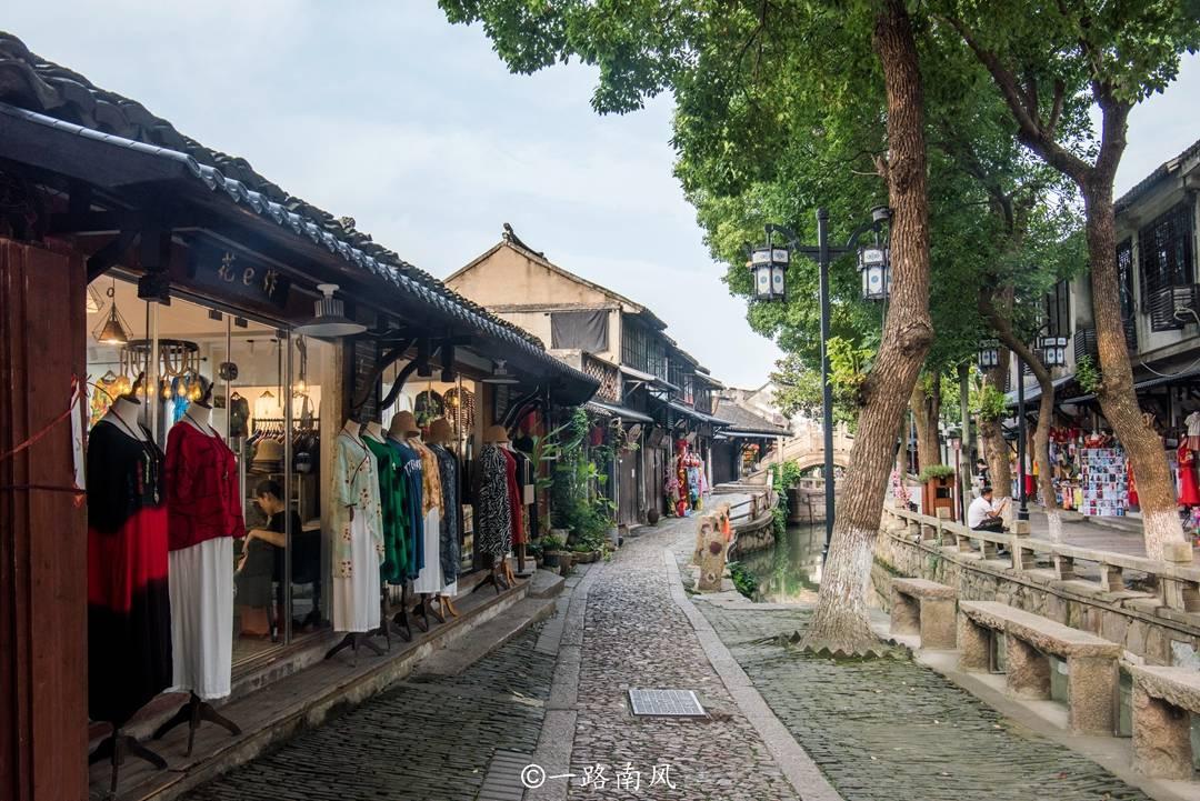 将《最后的晚餐》放大30倍，其中一个人的动作，揭开这幅画的秘密